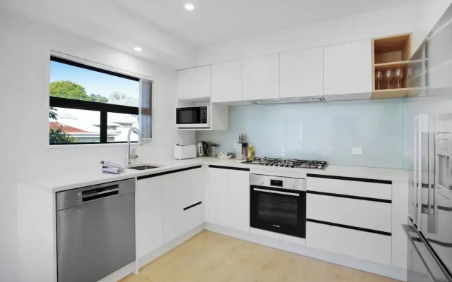Style Serenity Townhouse with Parking