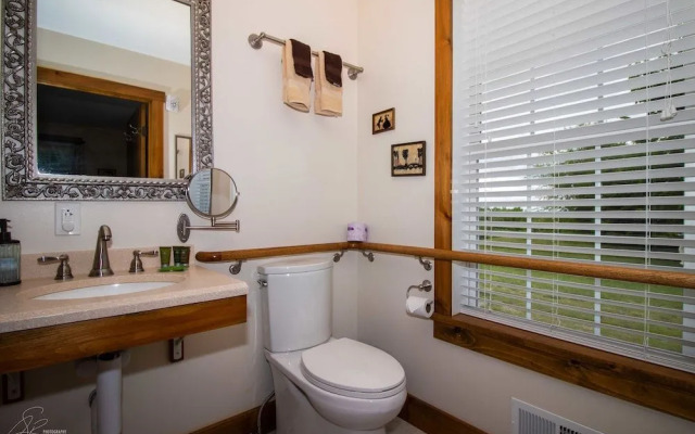 The Old Lantern Inn and Barn