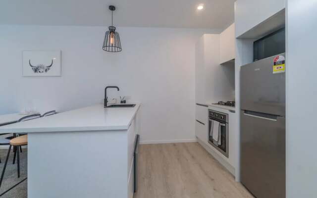 Spacious and Quiet 2 Bedroom Apartment in Ellerslie