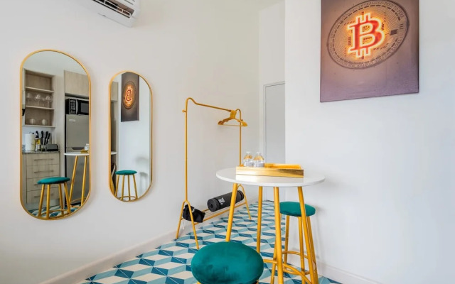 w Radiant Loft w Fabulous Deco in Santa Ana