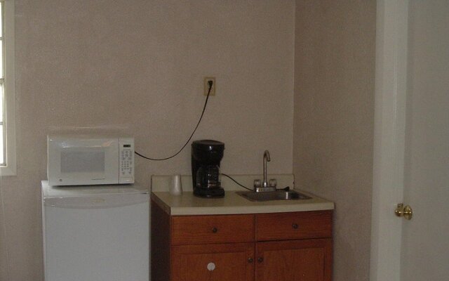 Fels Three Crown Motel