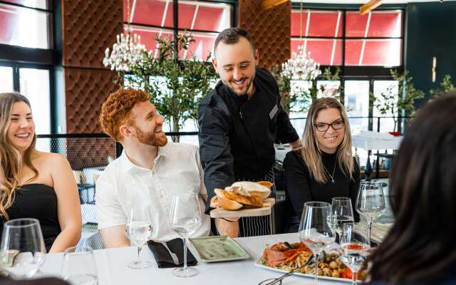 Hilton Niagara Falls/Fallsview Hotel & Suites