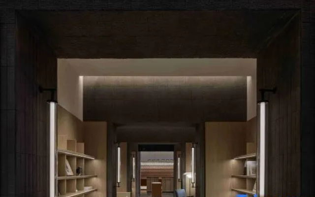 Weilu Hotel (Zhengzhou Jinshui Road Yanzhuang Metro Station Branch)