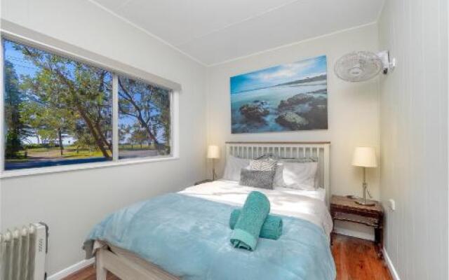 Tallowood beachfront cottage