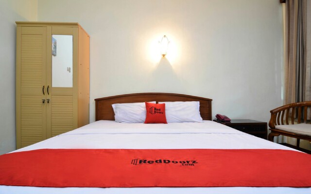 RedDoorz Plus @ Laweyan