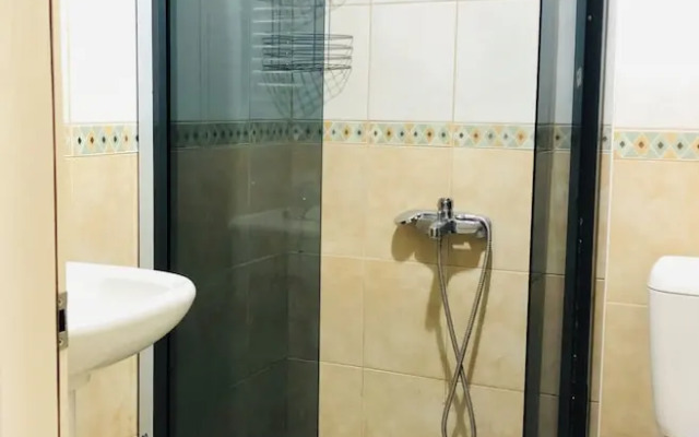 Arya Hotel