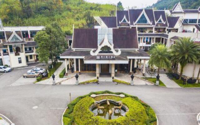 River & Holiday Hotel