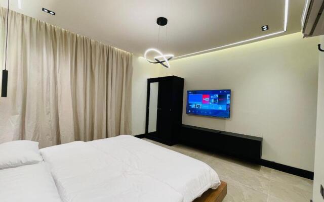 MODERN APARTMENT private entrance