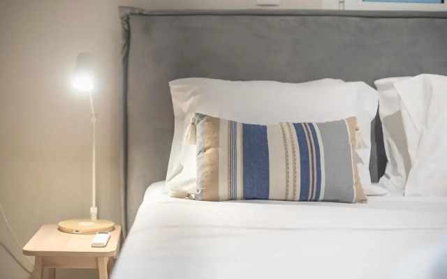Stylish 2BDR Apt by Acropolis