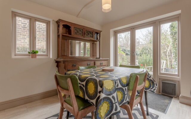 Cosy Brixton House With Great Transport Links