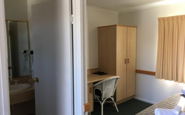 Warwick Vines Motel