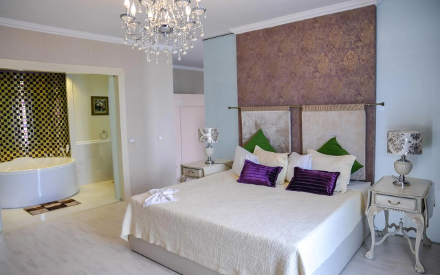 Phoenicia Luxury