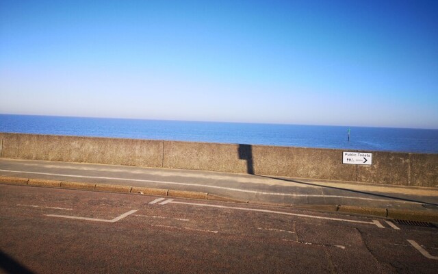 Lovely 2-bed Caravan in Walton on the Naze