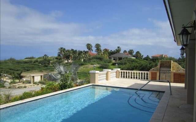 Walking to the Beach Villa