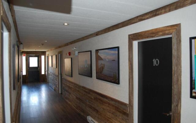 Edge of the Avalon Inn