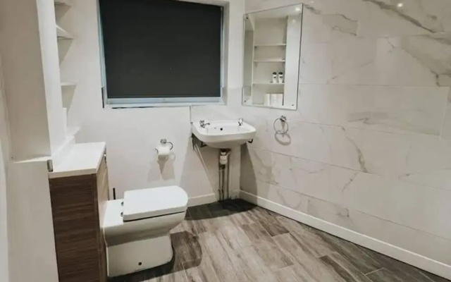 Stunning 3-bed House in Oldbury