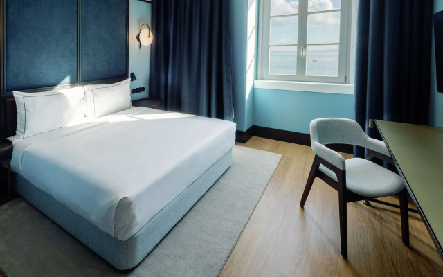 The Editory Riverside Hotel, an Historic Hotel
