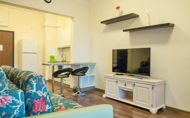 Phoenix De Lux Apartment on 12/4 Triumfalnaya Street