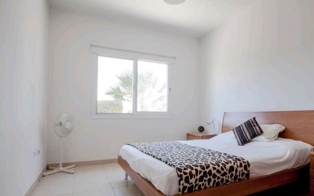 Spacious and Modern 2 bed Apartment in Peyia