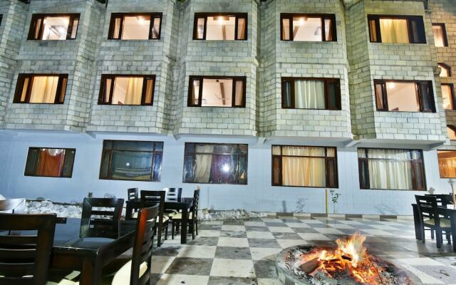 Kapoor Resort