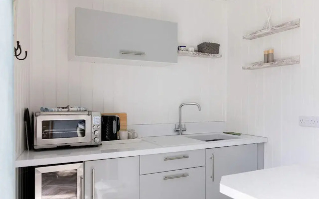 Cosy Cabin Retreat Close to Beaches