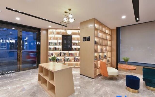 Shenyang Tiexi Plaza Vientiane Hui Atour Light Hotel