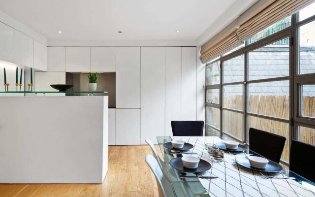 Beautiful 2bdr/2bath Apt in Mayfair, 3mins to Tube