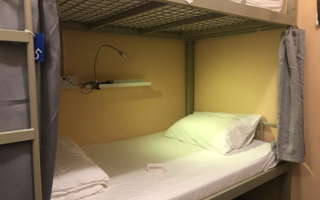 Hop Inn - Hostel