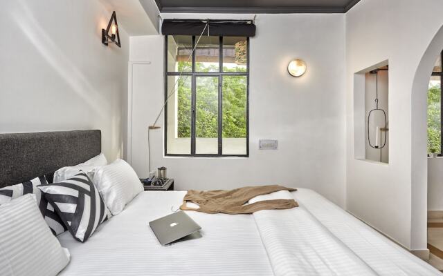 LetsBunk Poshtel & Suites