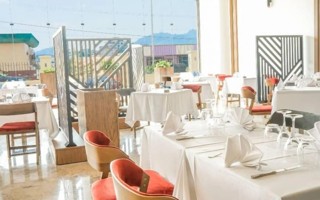 Star Land Hotel Bastos