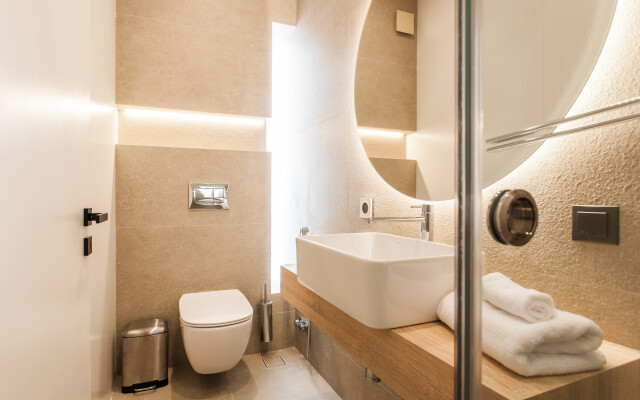 5BD 2 Level Beachfront Luxury Apt by the Olon