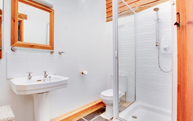 Superb Holiday Home in Broad Street Kent With Graden