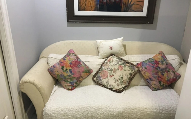 WHITEHOUSE Guesthouse
