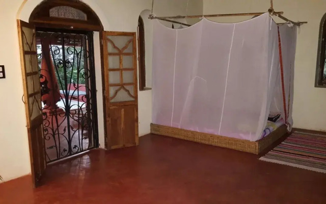 Chikoo House