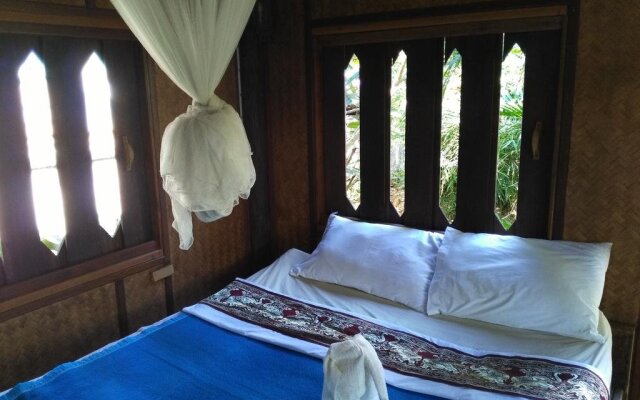 Baan Aomsin Resort