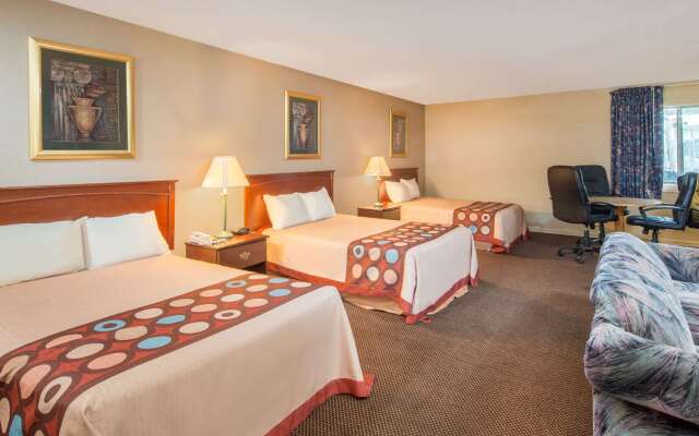 Super 8 by Wyndham Centerville-Richmond