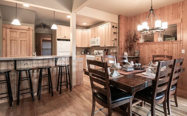 Meadow Wood Lodge in Shugart Flats