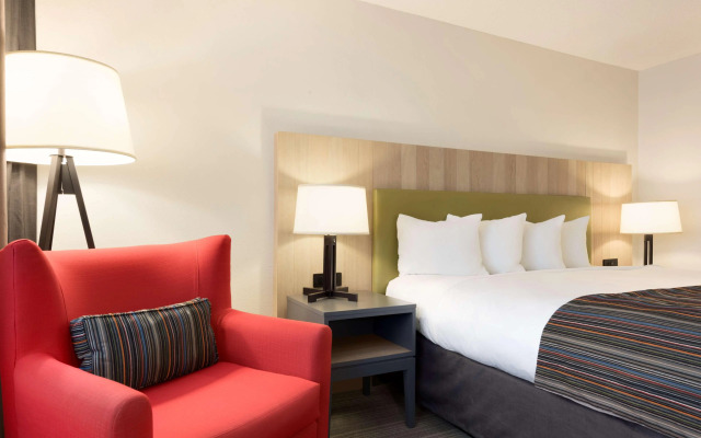 Country Inn & Suites by Radisson, Chippewa Falls, WI