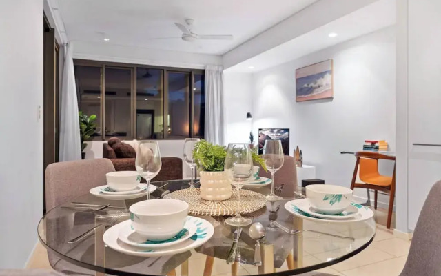 Zen By The Sea Pool - Balcony Dining - Seaview