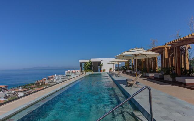 Sailview 801 Romantic Zone Rooftop Pool Ocean Views