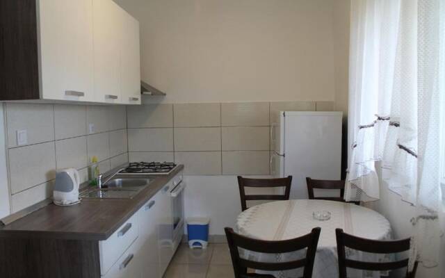 Snjeza - 80 m From Beach - A2 Apartman