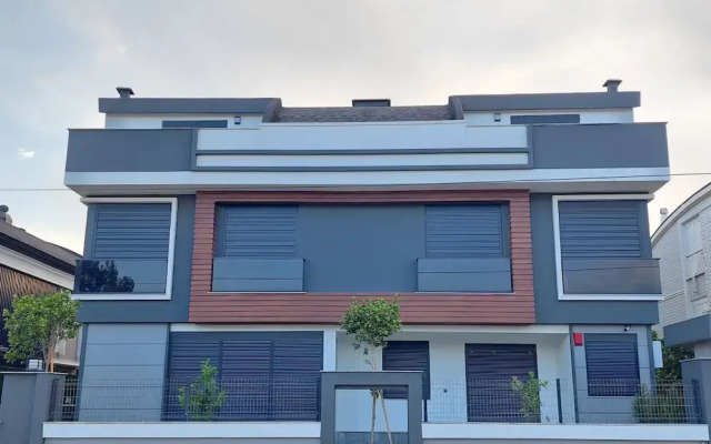 New Flat Large Living Space 4 Close to Lara Beach
