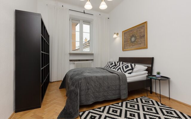 Apartment Near Royal Castle by Renters