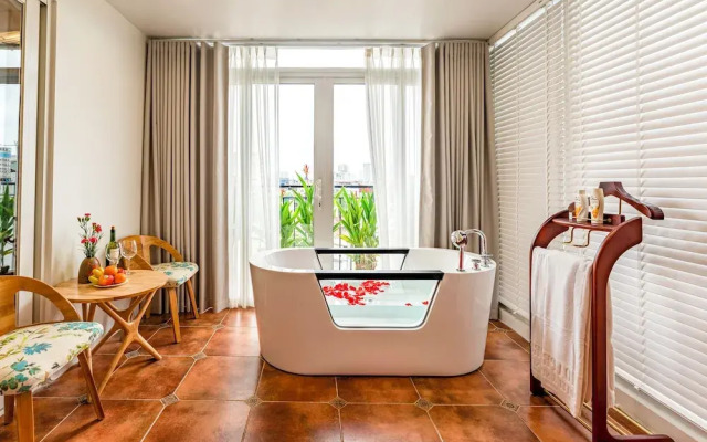 Mai Hotel