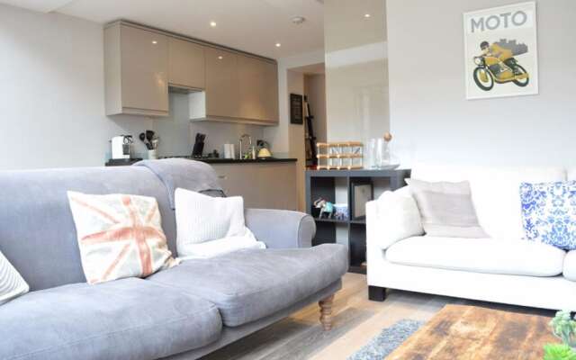 Spacious 2 Bedroom Flat With Garden
