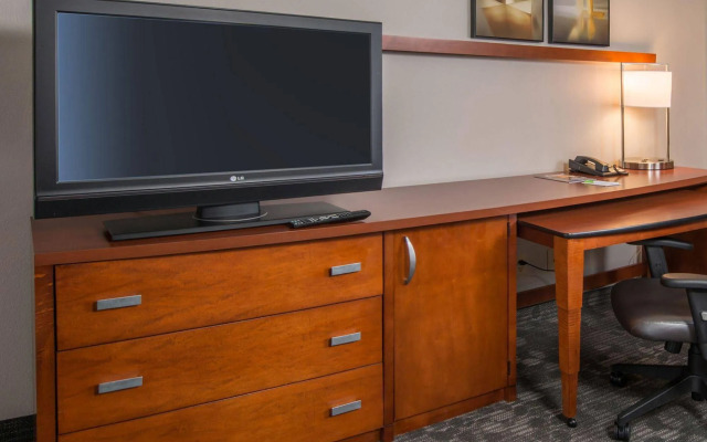 Courtyard Fairfax Fair Oaks