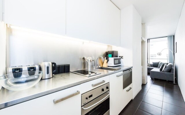 Executive Two Bed Penthouse Studio in the City
