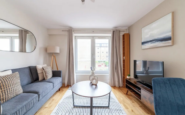 Trendy Flat in St Katharine