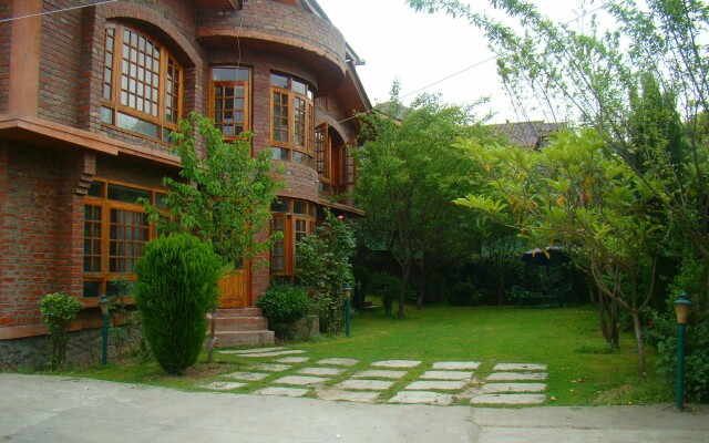 Hillscape Inn