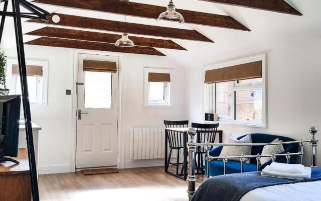 The Annexe - Private, Self-Contained with Parking (Adults Only)